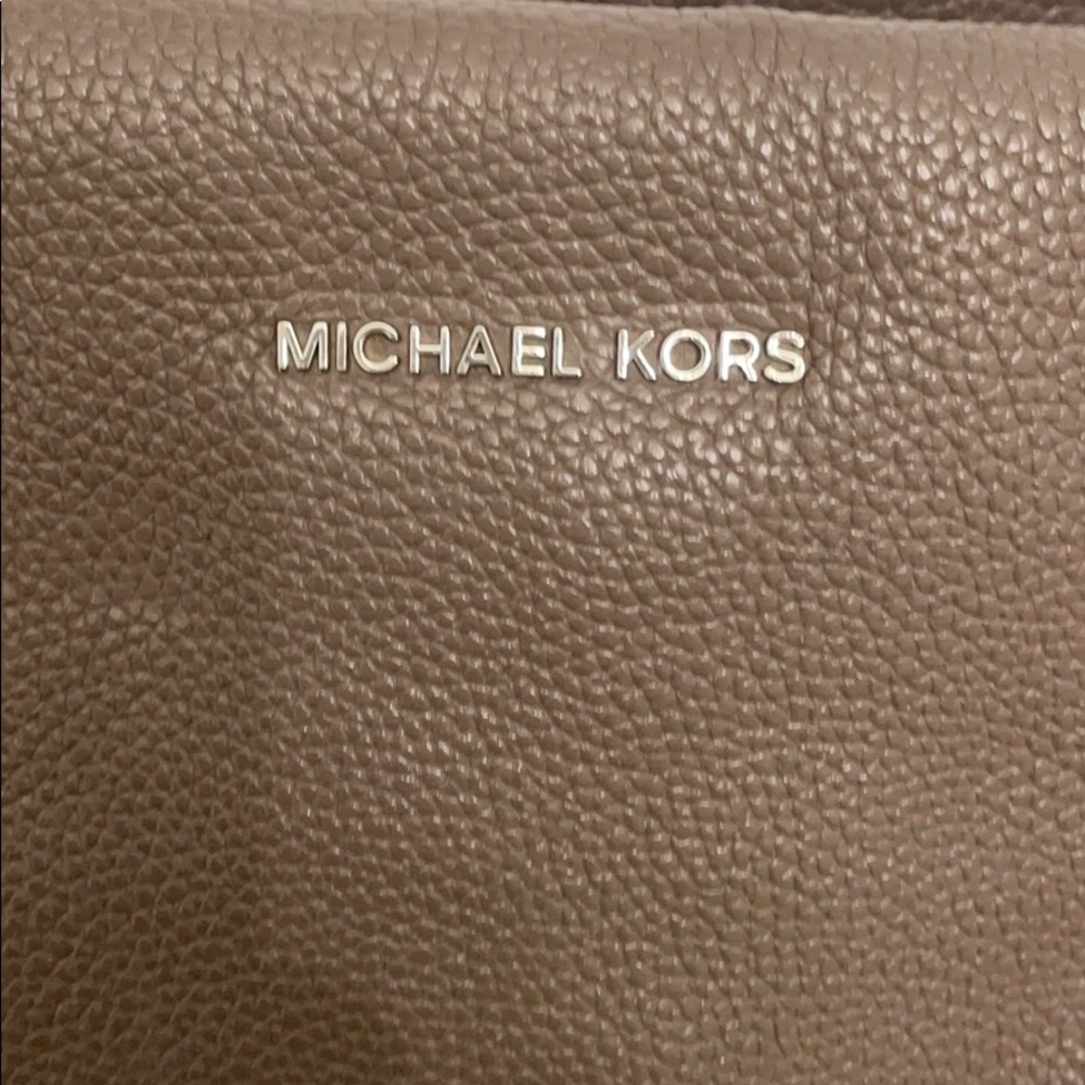 Used taupe michael kors leather tote purse 👜